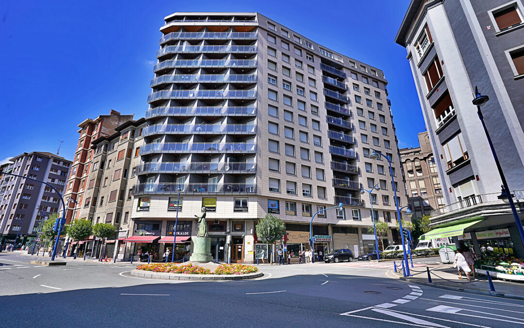 Poeta Diez Gaviño, 1-3 y Simón Bolívar, 1-3-5. Portugalete