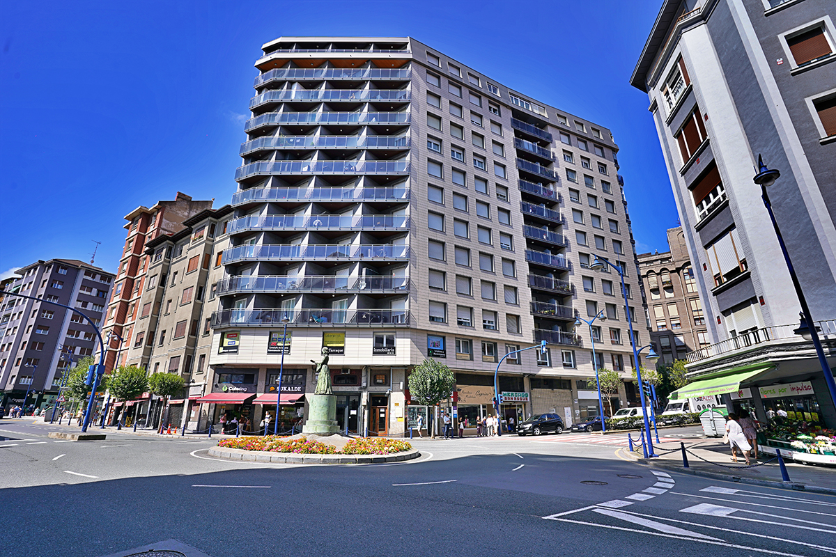 Andrasa Fachada ventilada PoetaDiezGavino 1 3 SimonBolivar 1 3 5 Portugalete 8